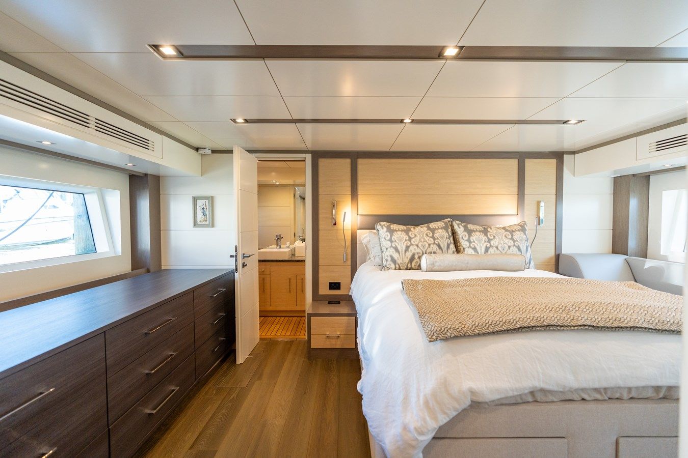 the best price on AMOR FATI 64 Flybridge
