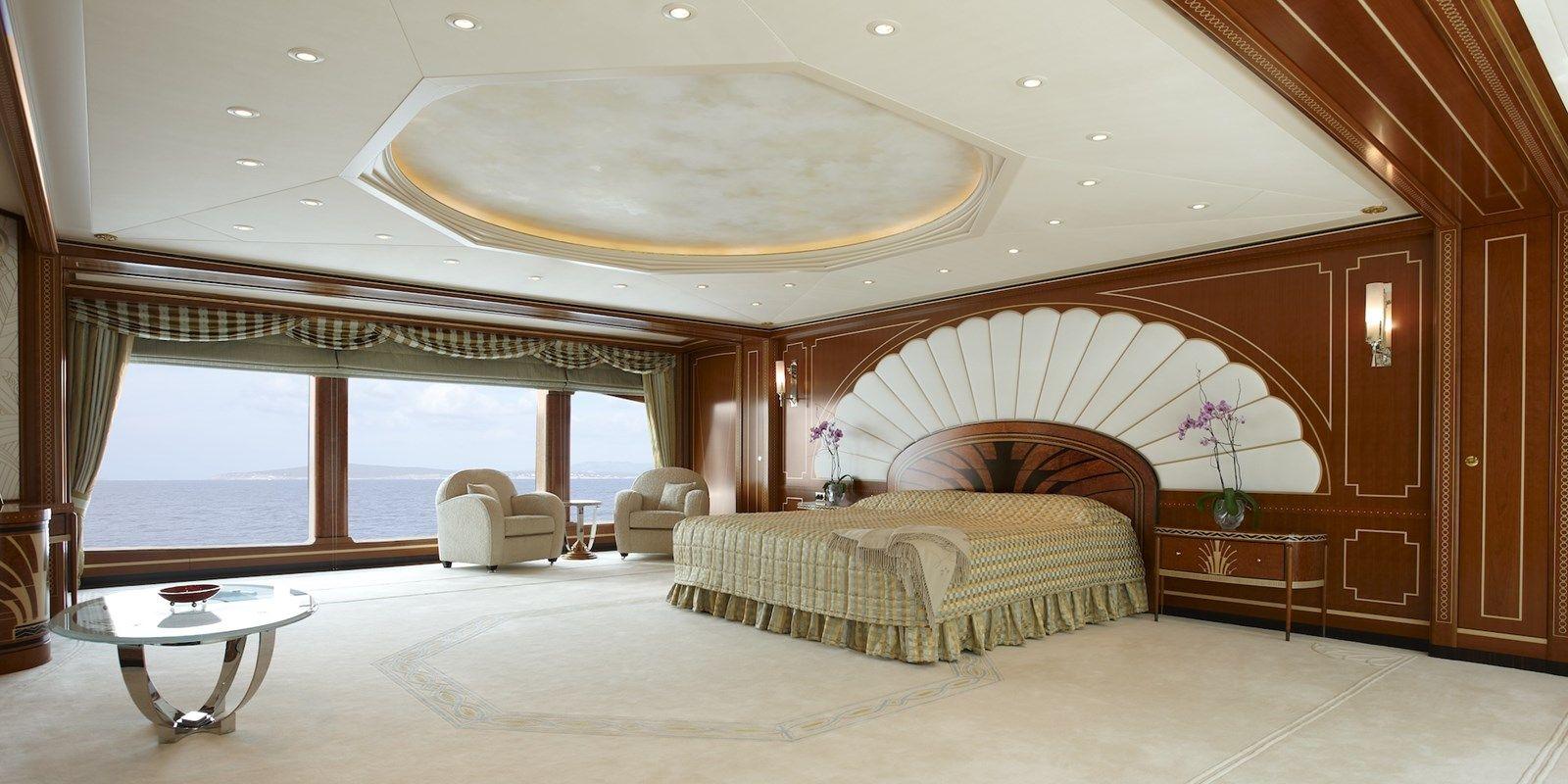 the best price on LADY CHRISTINE 2010