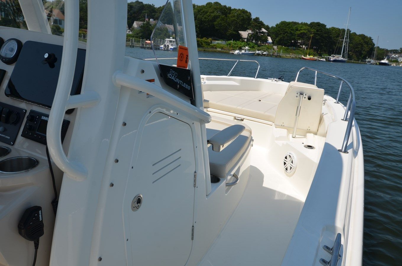 Купить яхту Boston Whaler 250 2024 в Shestakov Yacht Sales