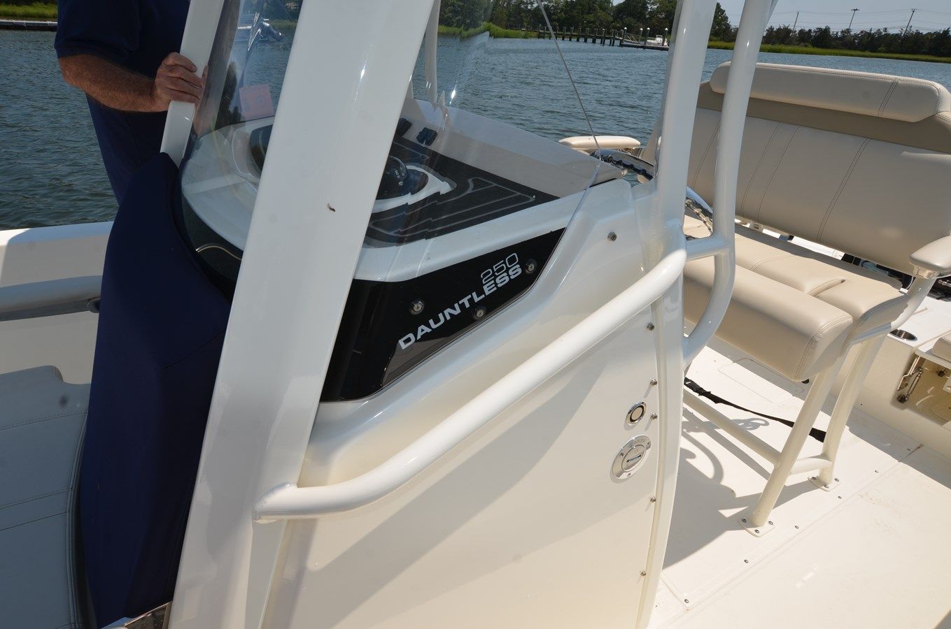 Продажа яхты Boston Whaler 250 - Boston Whaler