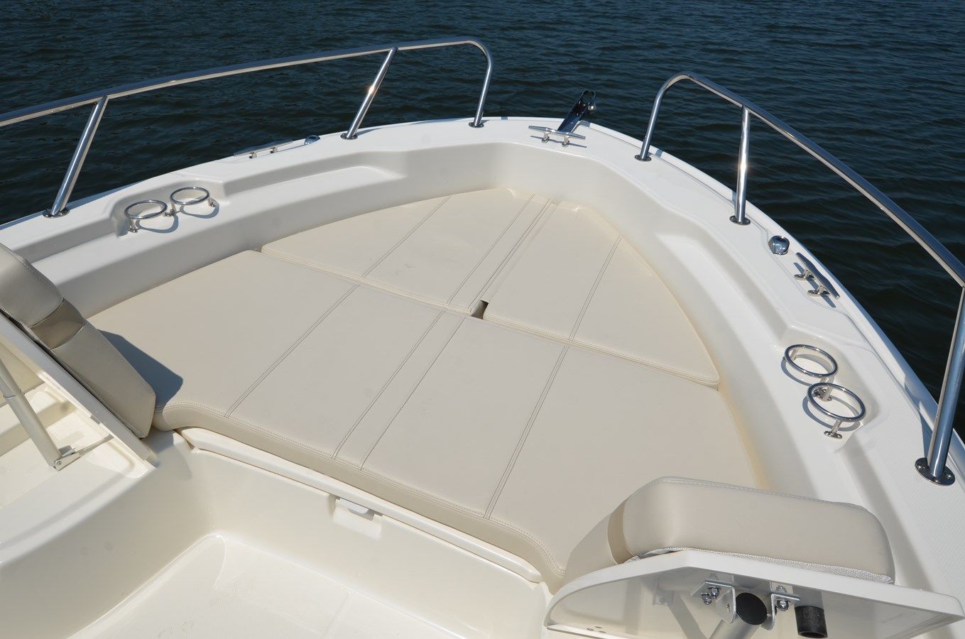 Стоимость яхты Boston Whaler 250 - Boston Whaler