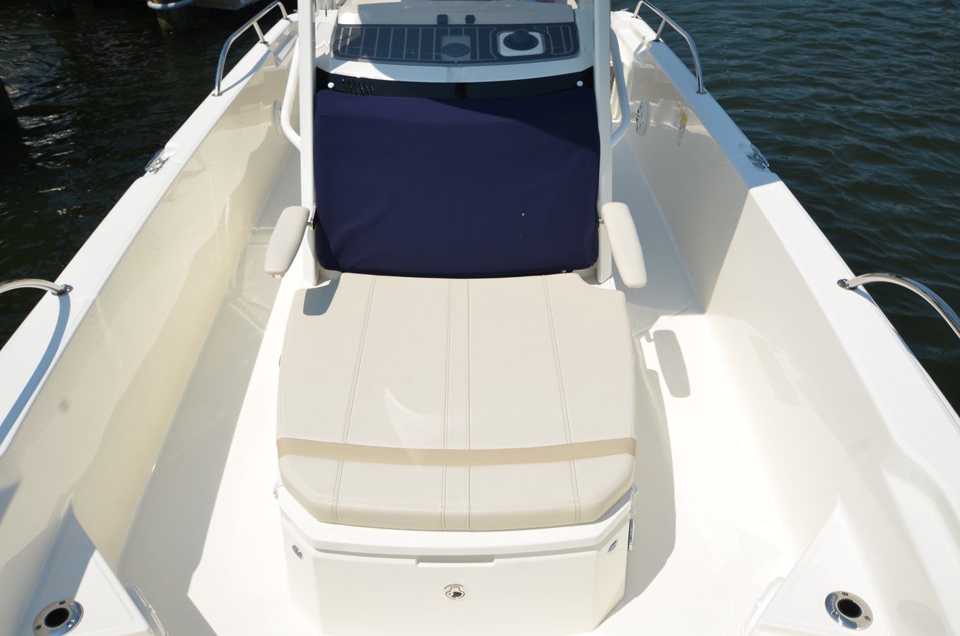 Стоимость яхты Boston Whaler 250