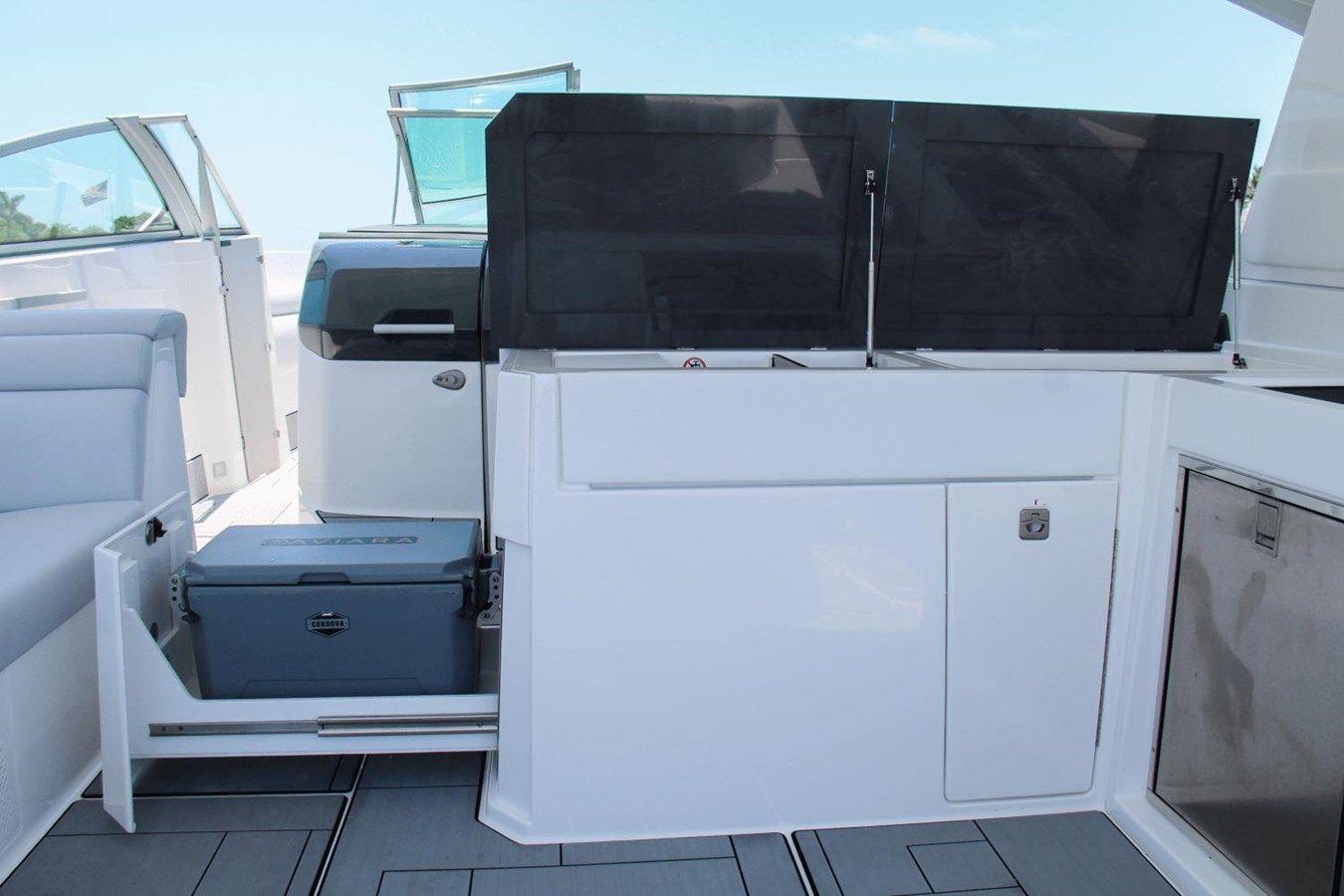 Buy a yacht AVIARA AV40 OB