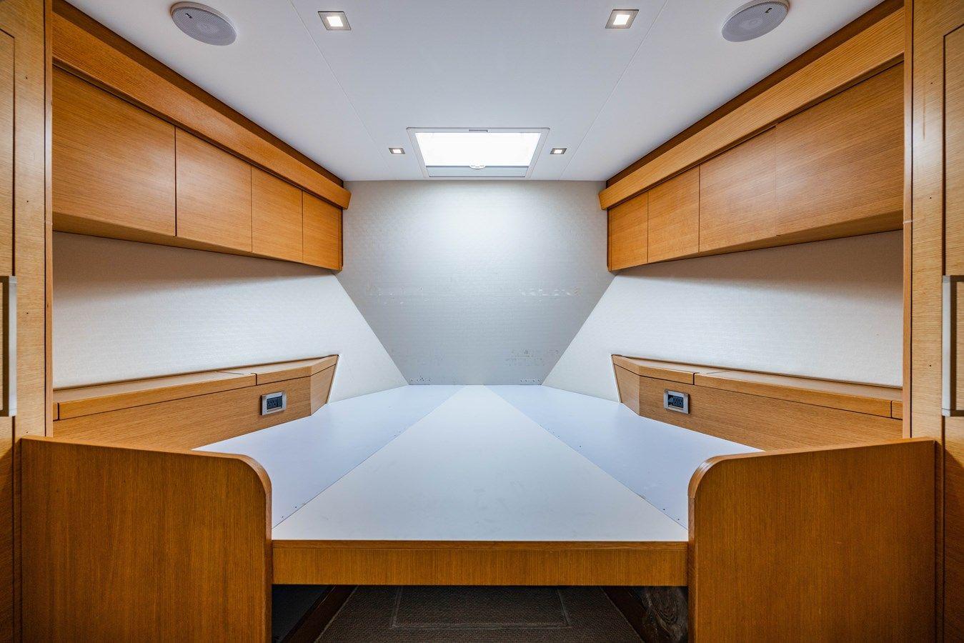 Buy a yacht Farther & Sun 2015