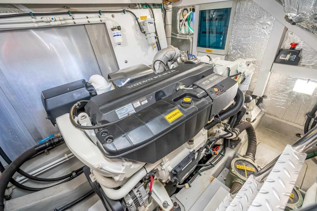 Стоимость яхты MIDNIGHT OIL Predator 57