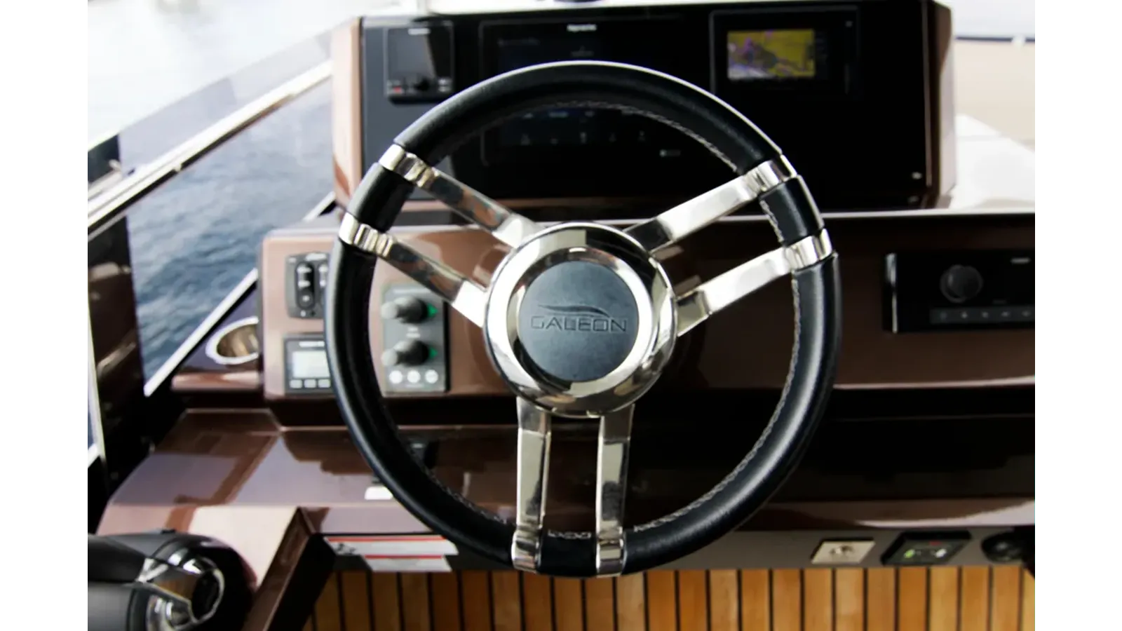 Buy a yacht BUGSY 550 FLY