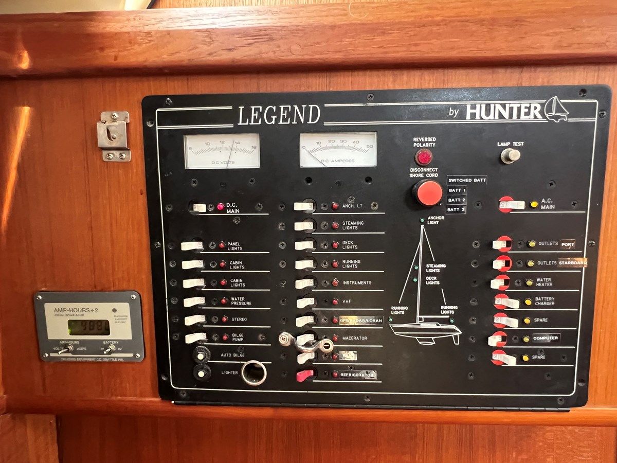 Buy a HUNTER LEGEND 37.5 1993 at Shestakov Yacht Sales