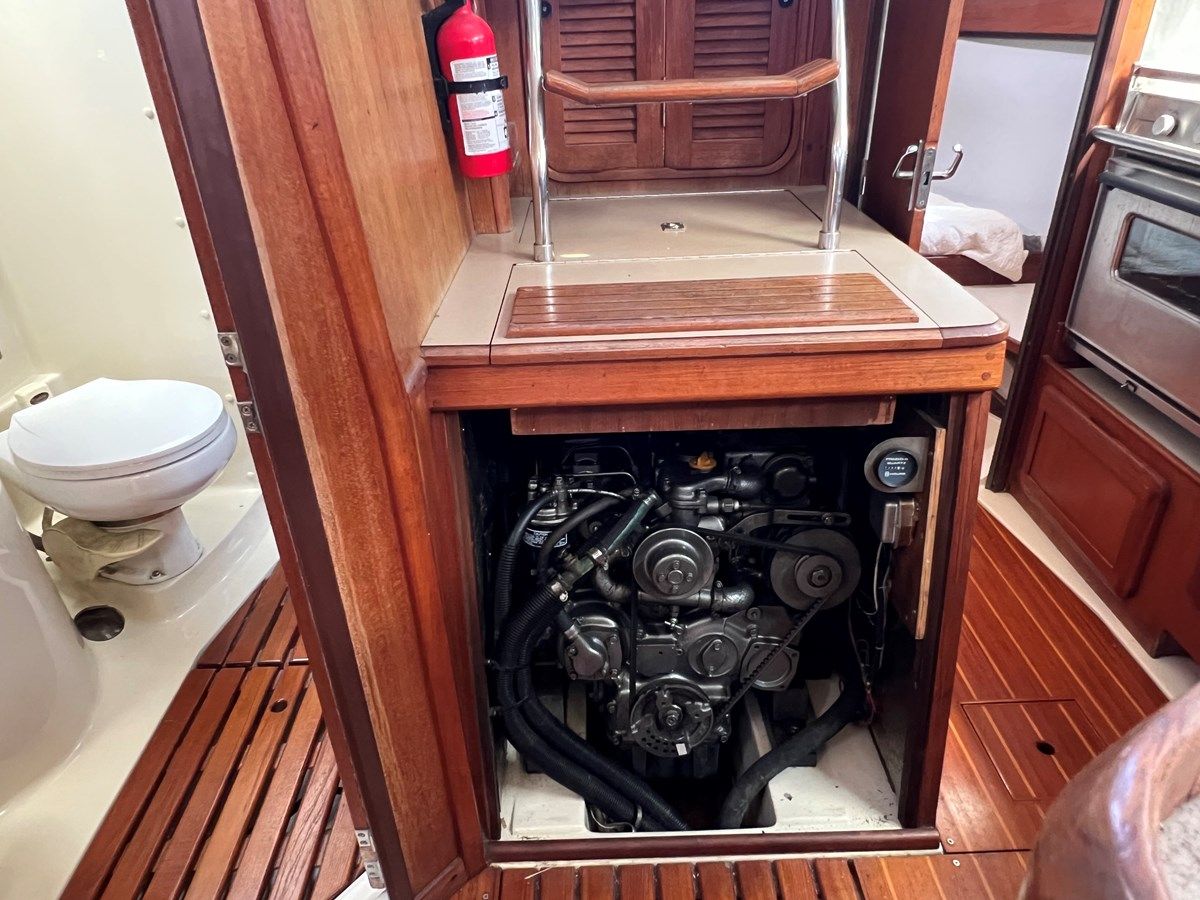 best yacht sales deals HUNTER LEGEND 37.5 1993