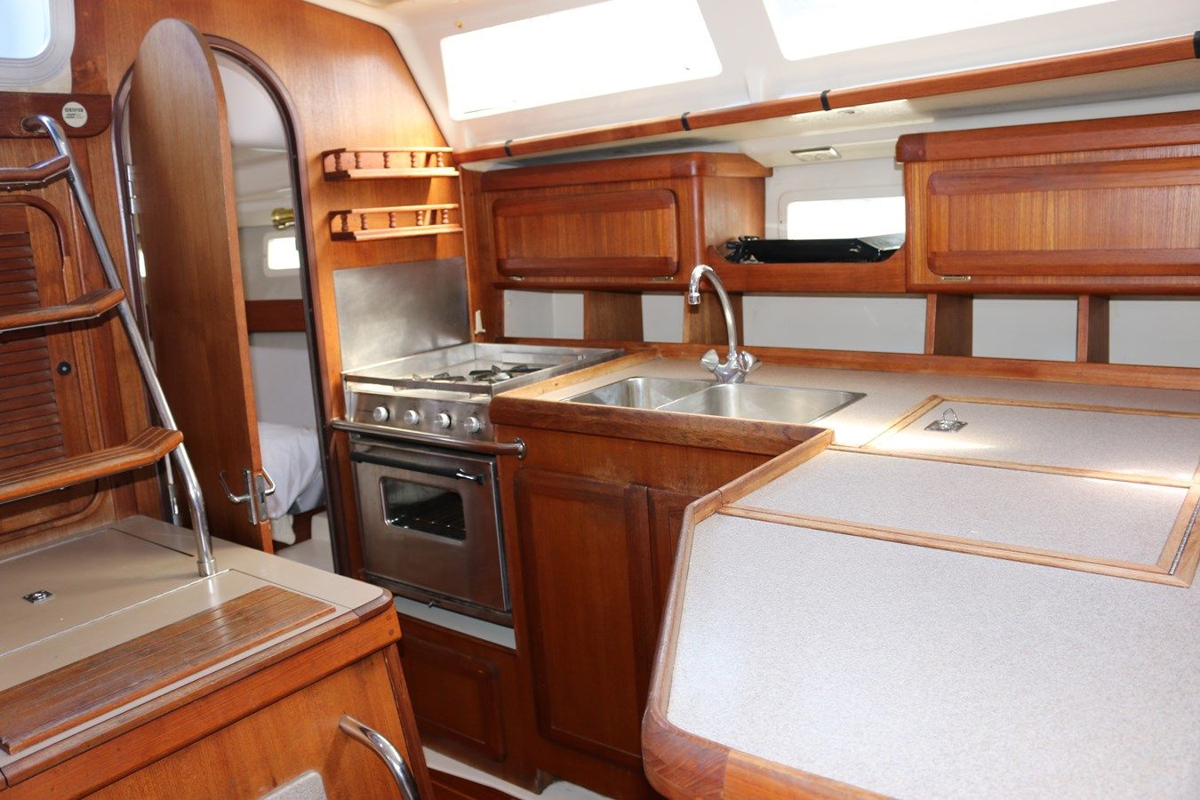 Buy a HUNTER LEGEND 37.5 37 at Shestakov Yacht Sales