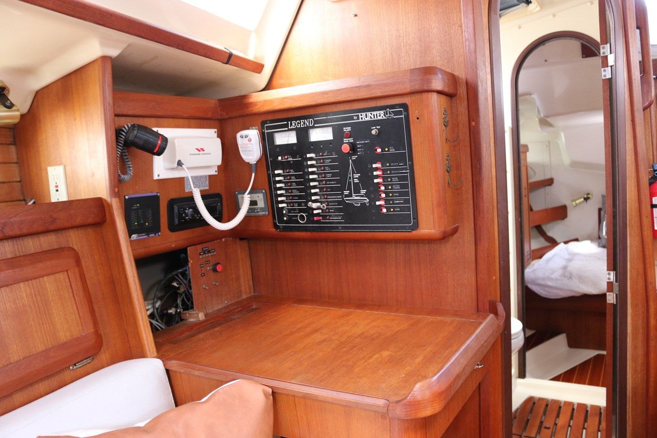 best yacht sales deals HUNTER LEGEND 37.5