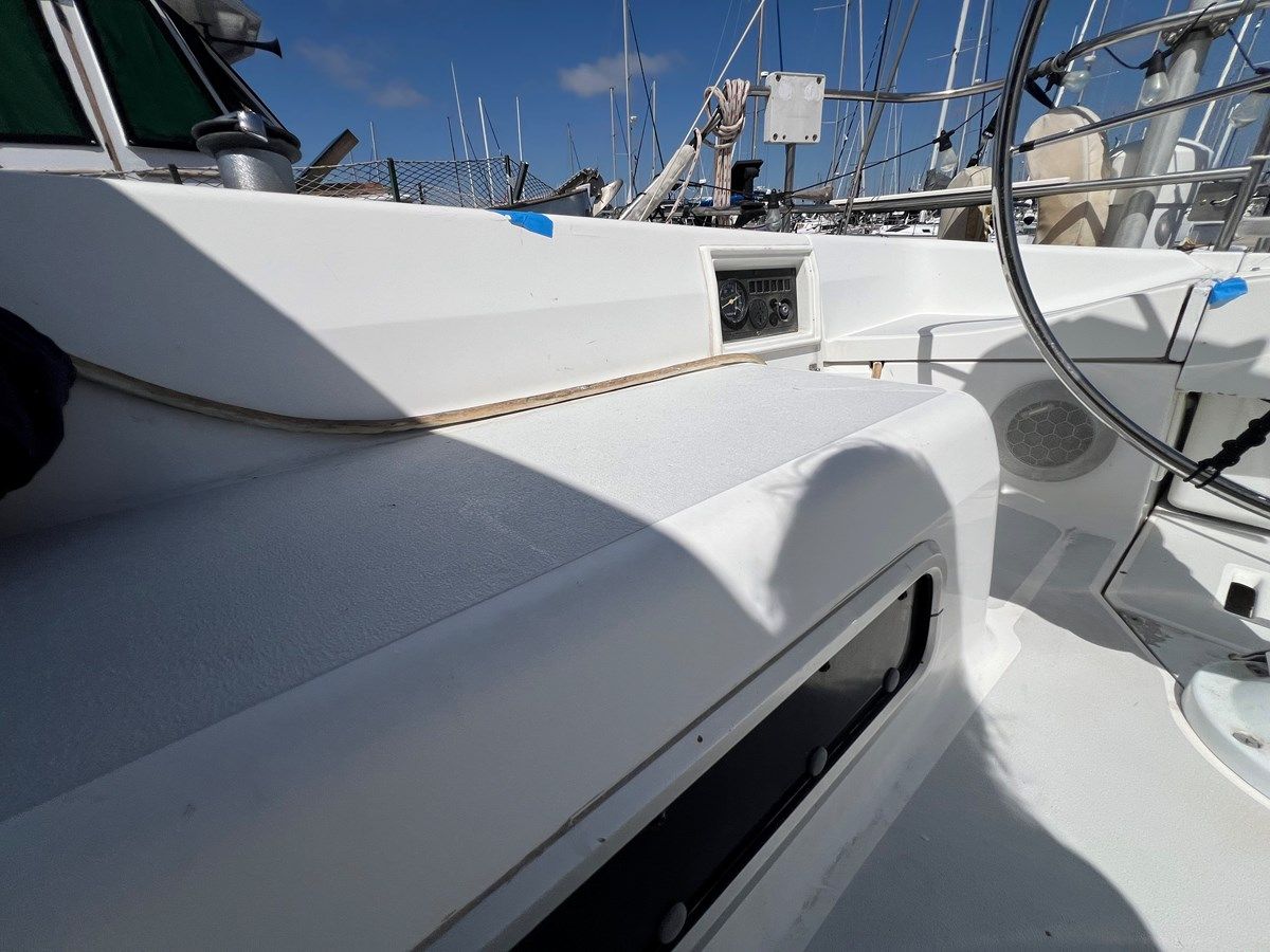 Buy a HUNTER LEGEND 37.5 37 at Shestakov Yacht Sales