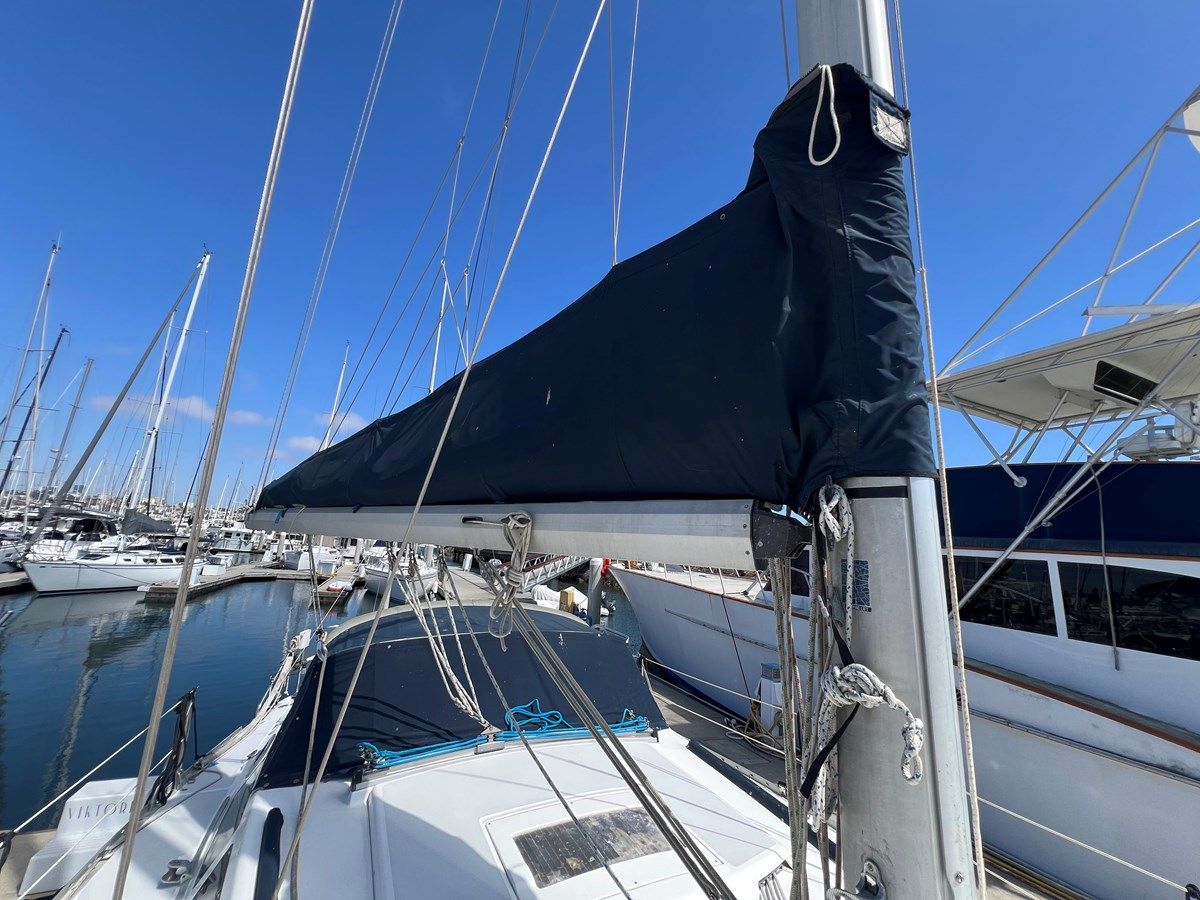 Buy a HUNTER LEGEND 37.5 LEGEND 37.5 at Shestakov Yacht Sales