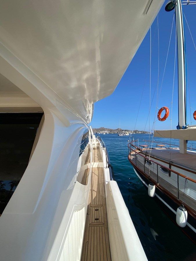 best yacht sales deals NE SEL 70 FLY