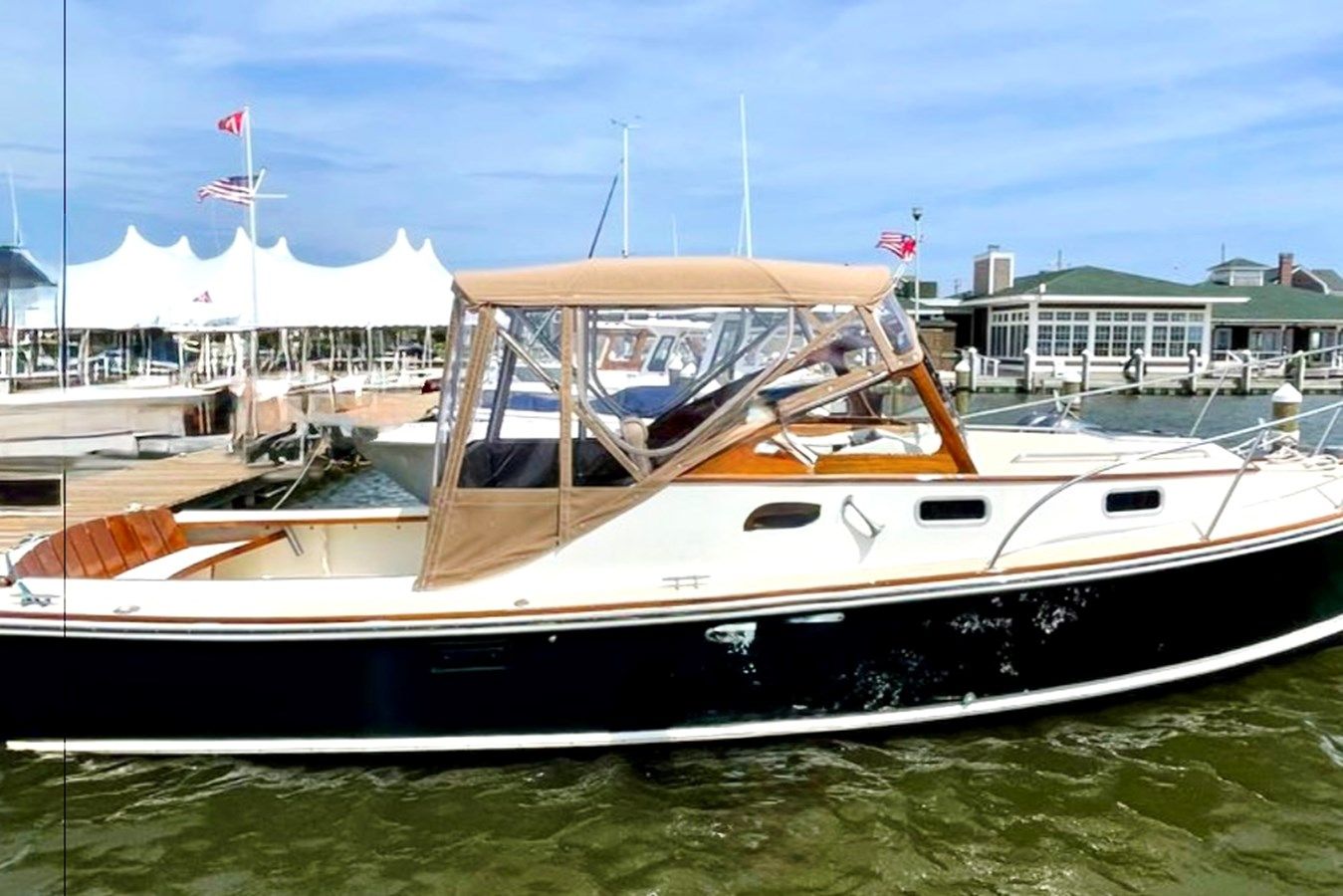 best yacht sales deals Dulce Dyer 29' Soft Top