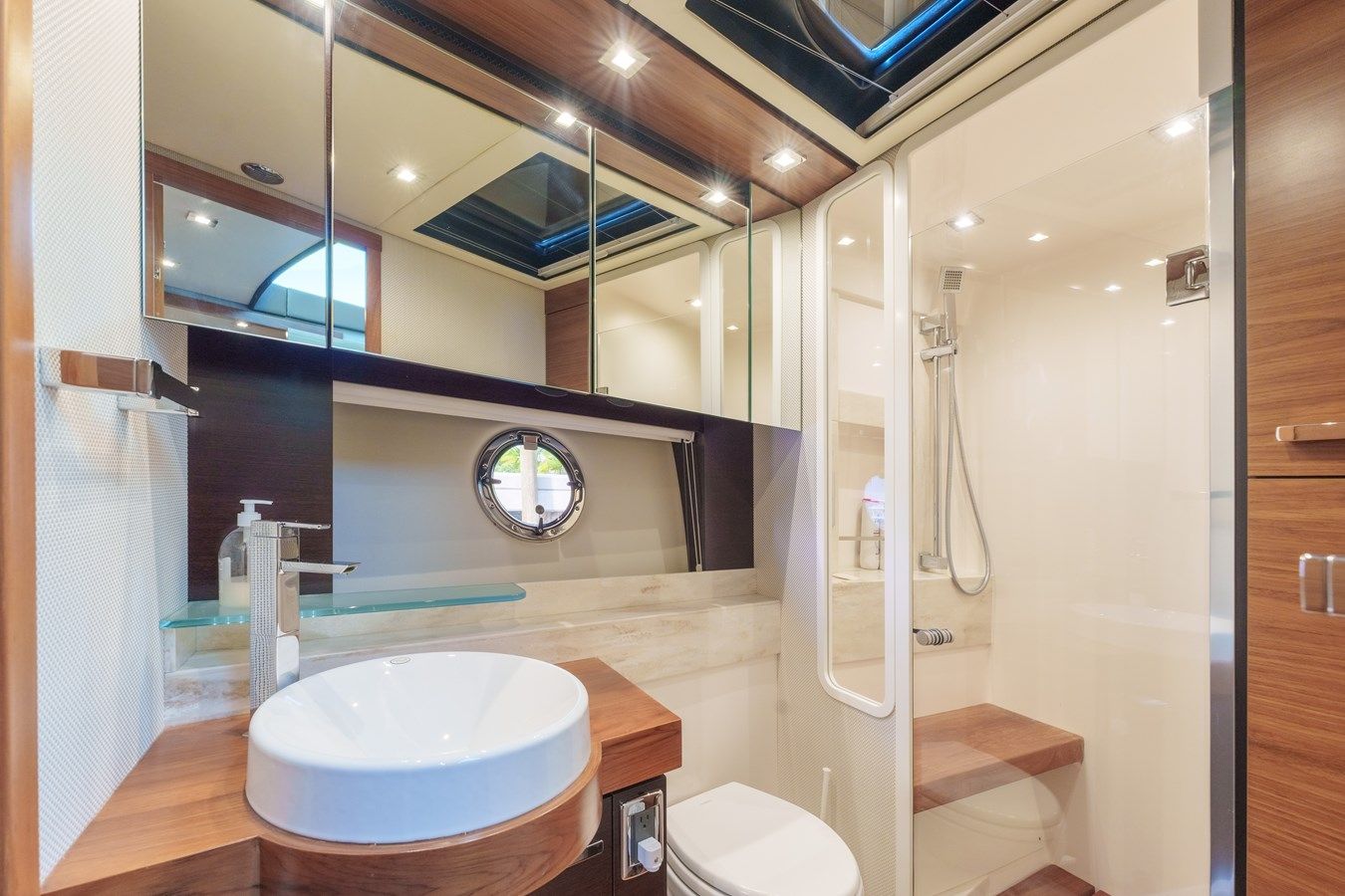 Лучшая цена на Happy Daze IV - Tiara