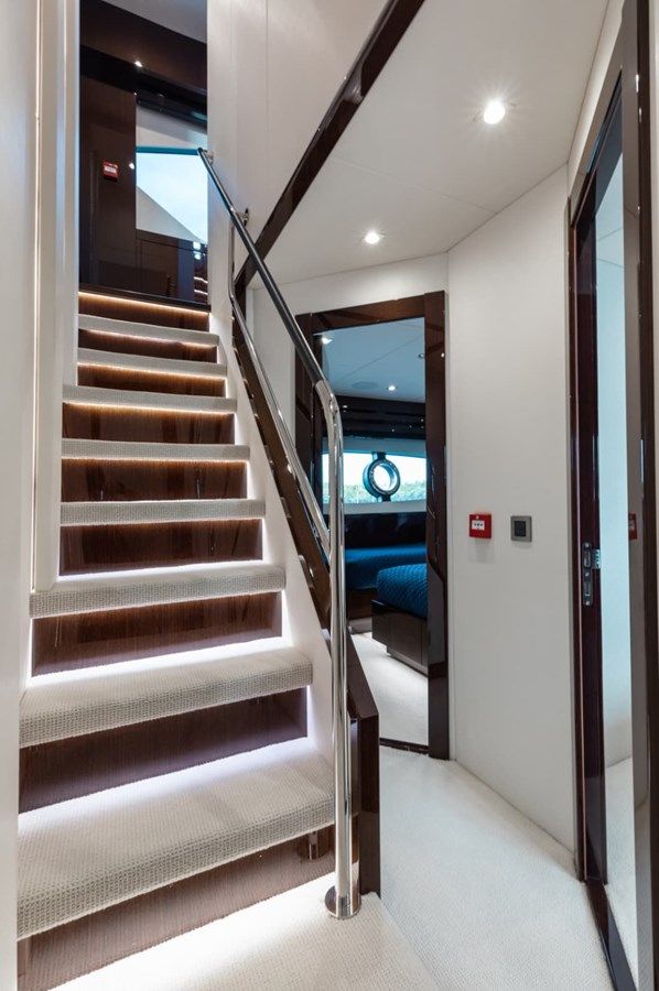 95 ft 2018 Sunseeker 95 Yacht, Mirracle 95 price