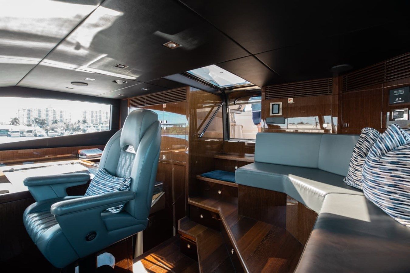 Buy a yacht 95 ft 2018 Sunseeker 95 Yacht, Mirracle 95