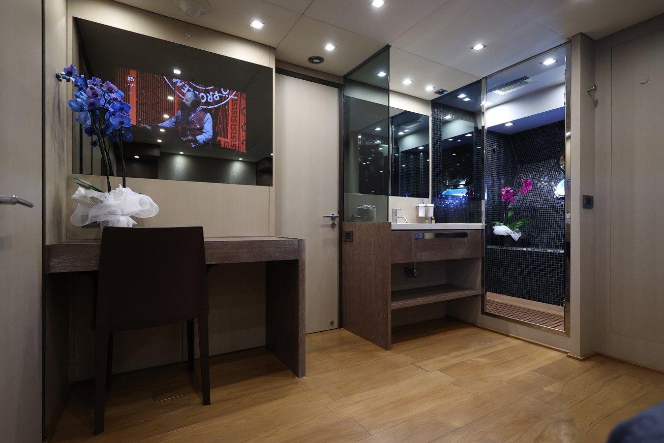 Buy a yacht @Last - ARNO LEOPARD