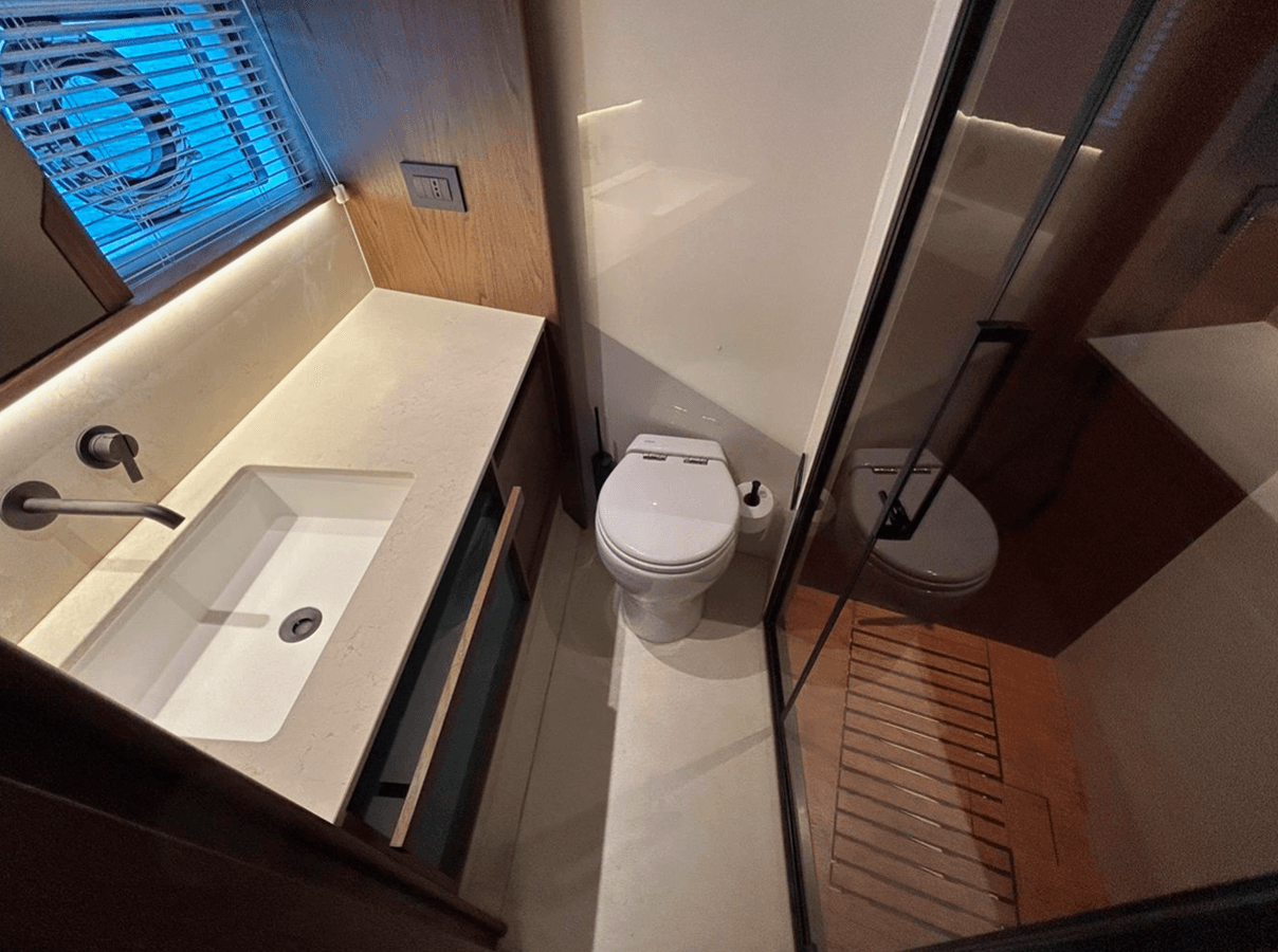 best yacht sales deals Azimut 72 Fly 74