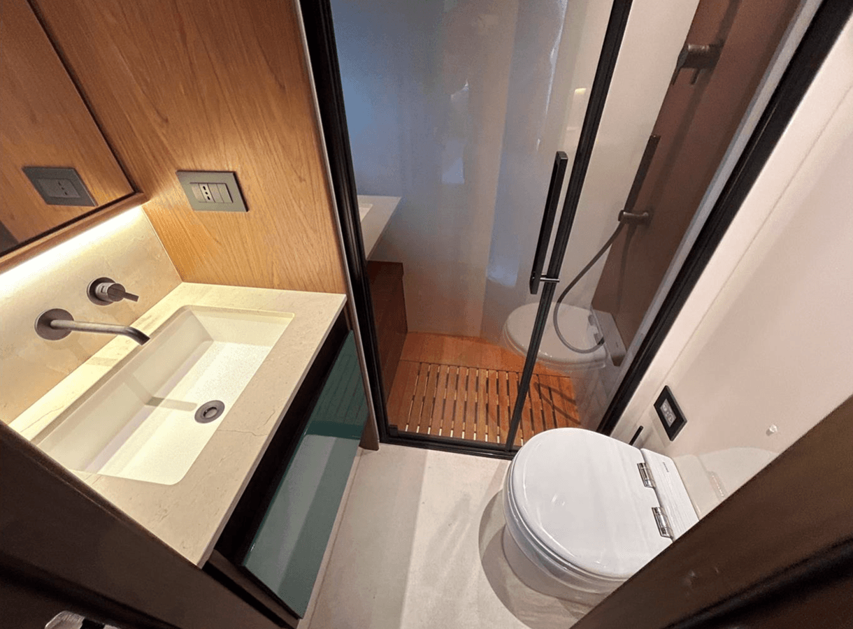 the best price on Azimut 72 Fly 72 Fly