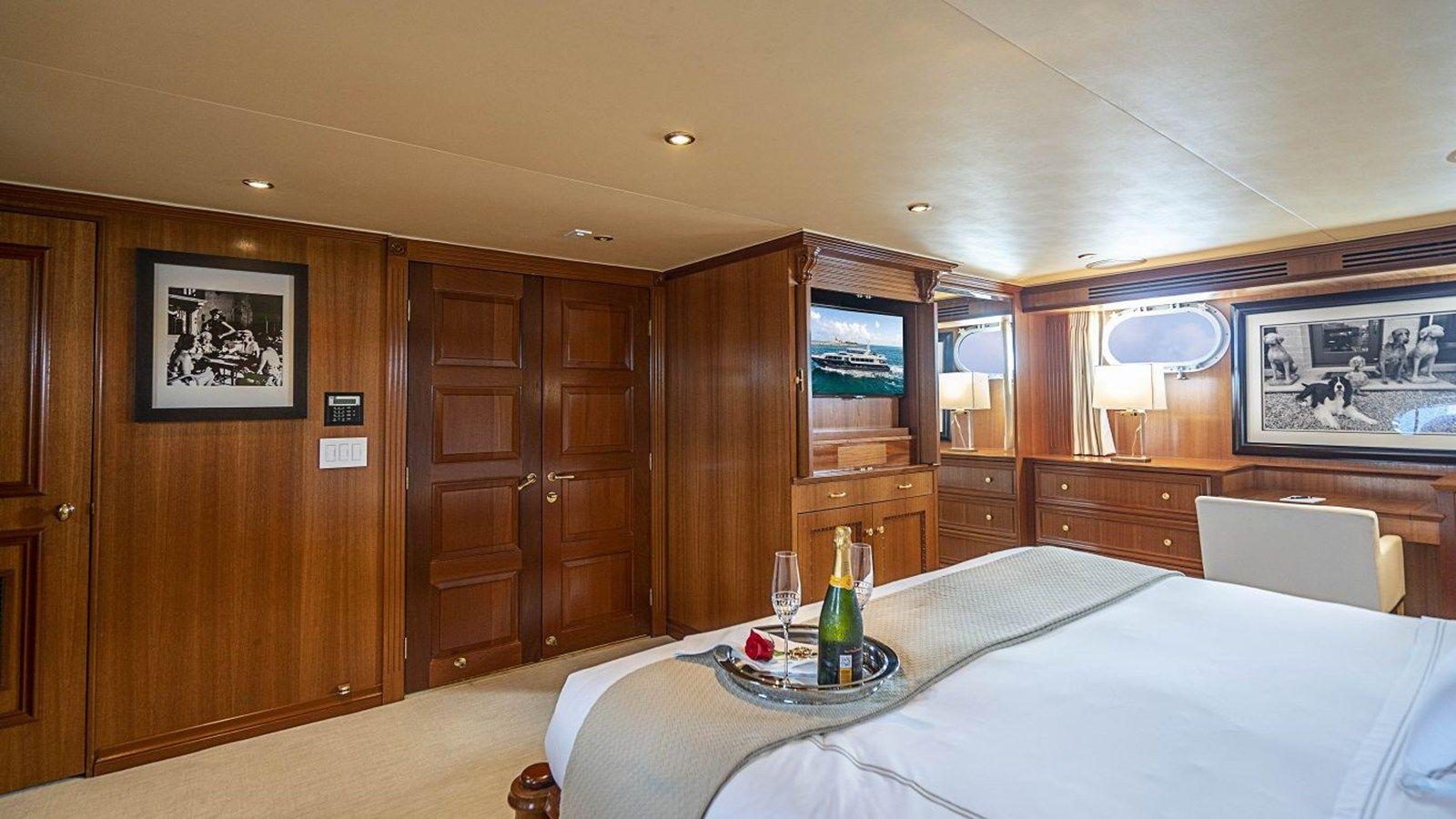 Buy a yacht TRUE NORTH Raised Pilothouse