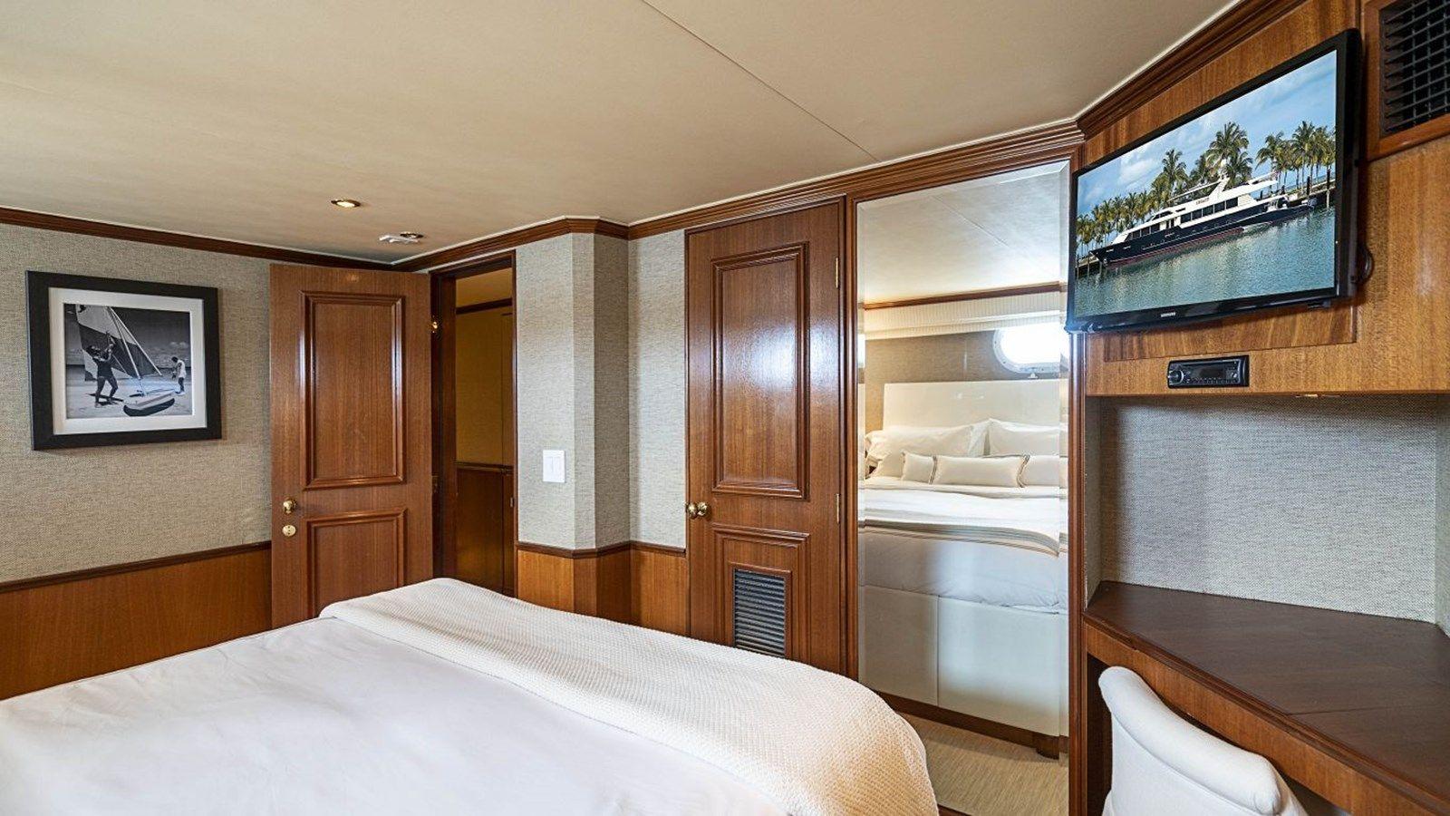 Buy a yacht TRUE NORTH - Broward Yacht