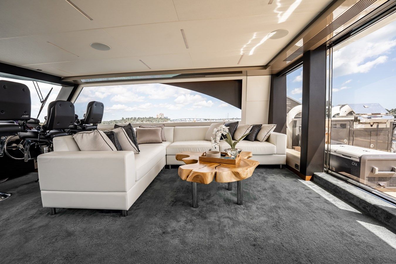 Купить яхту Aquasition 27 Explorer в Shestakov Yacht Sales