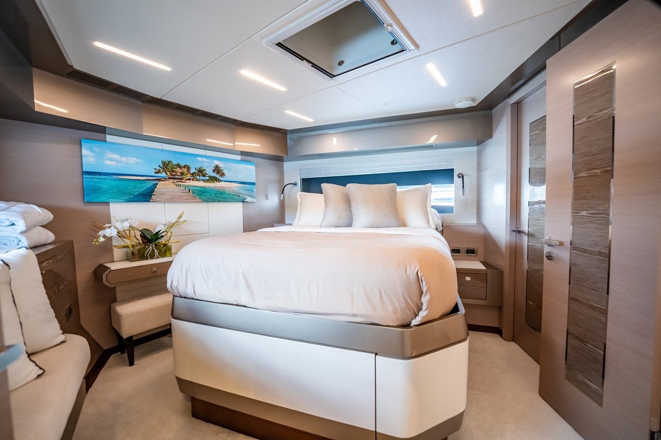 Купить яхту Aquasition 88 в Shestakov Yacht Sales