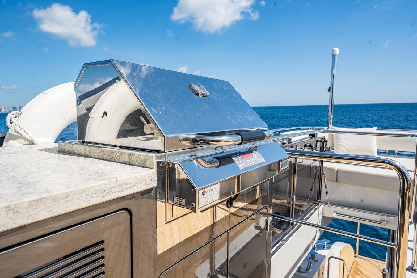 Купить яхту Aquasition 27 Explorer в Shestakov Yacht Sales