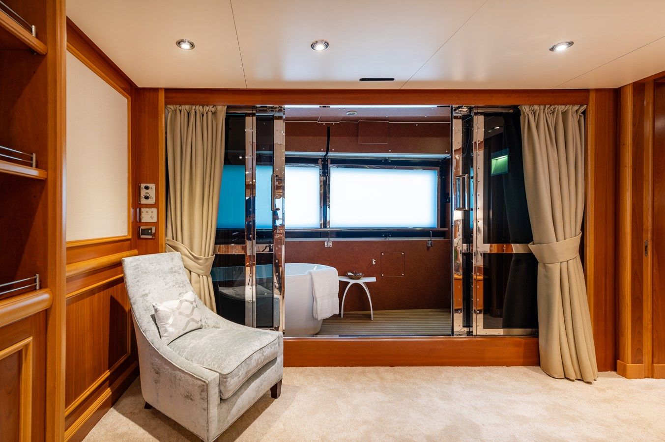 Buy a yacht EMOTION 2