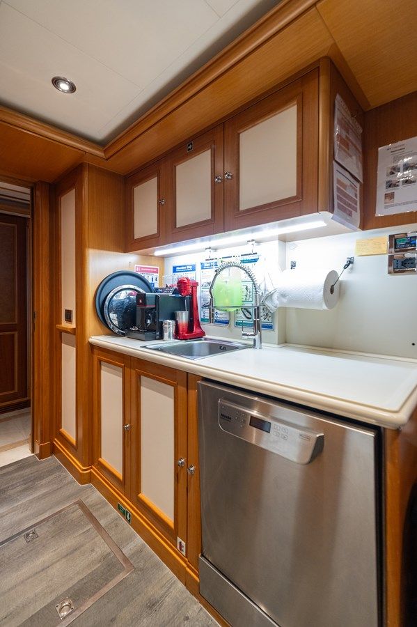 best yacht sales deals EMOTION 2 2007