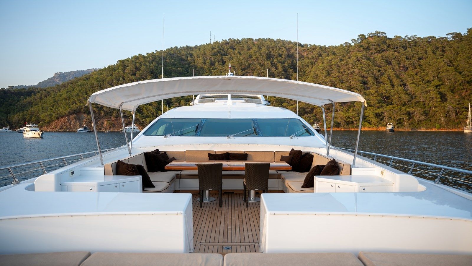 the best price on SEA PEARL 163