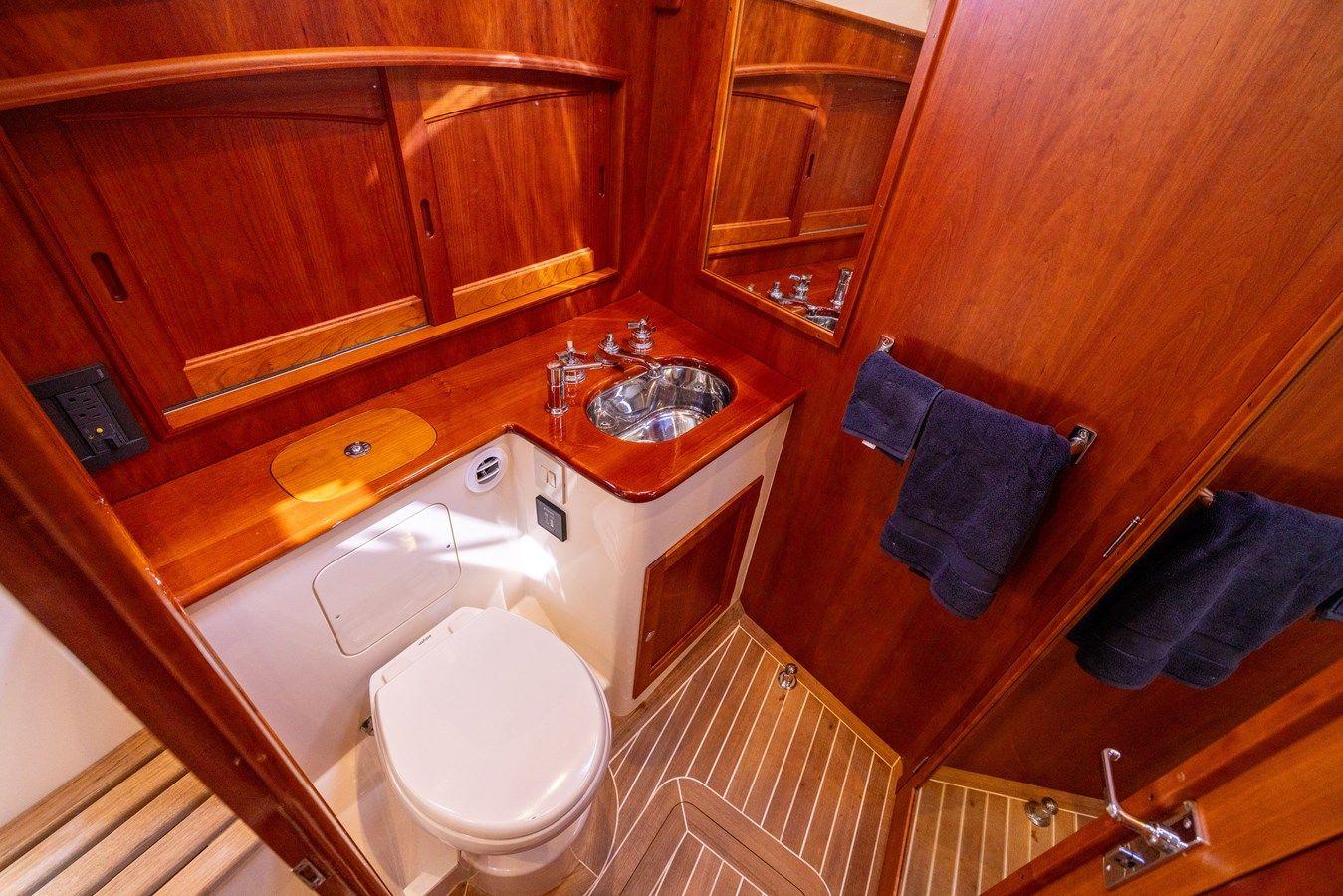 Buy a yacht BAREFOOT - Hinckley