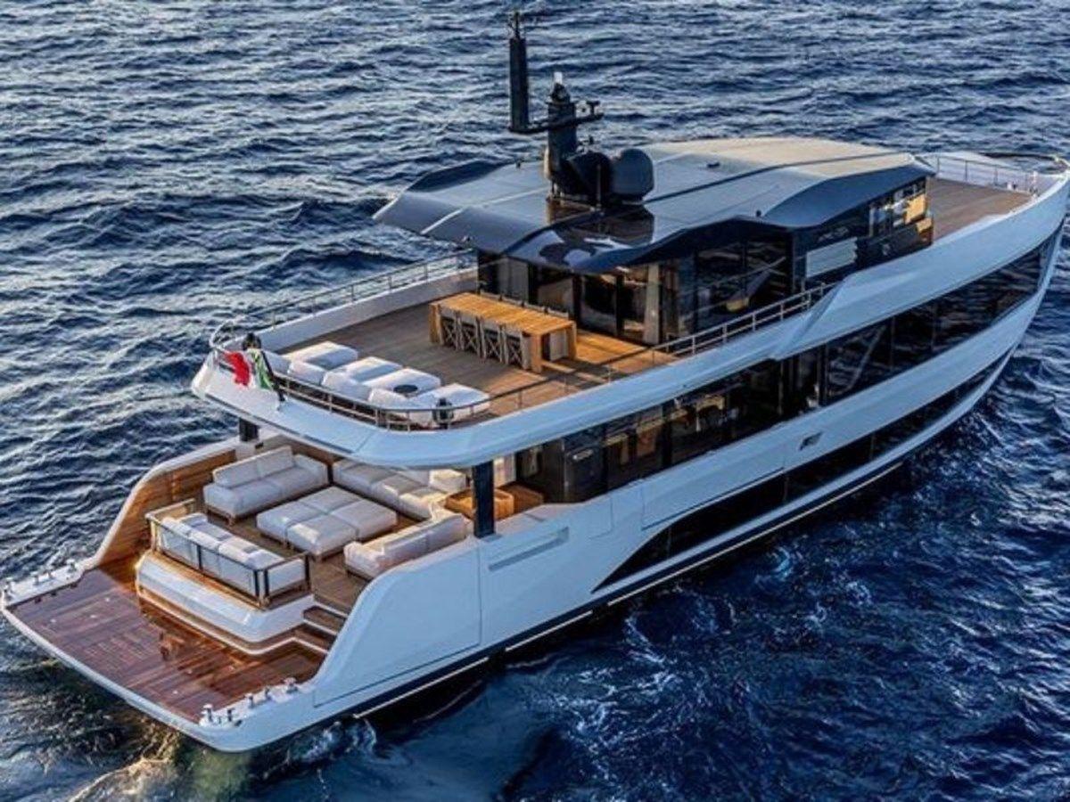 Buy a A96 98 at Shestakov Yacht Sales