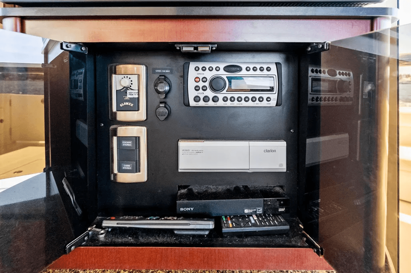 MEGUSTA 44 Sedan Bridge