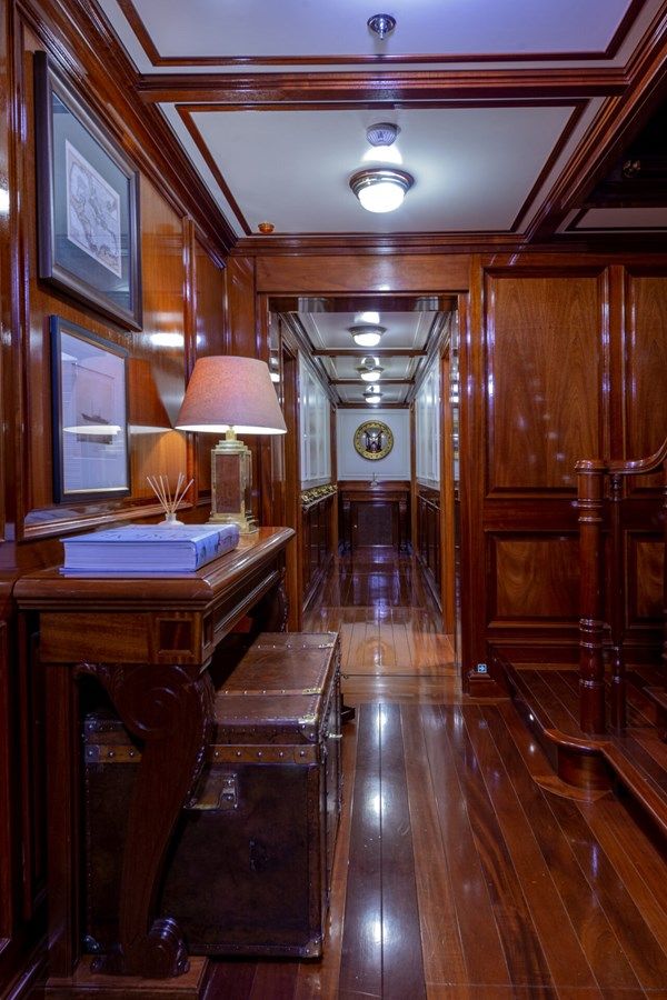 Купить яхту STEEL в Shestakov Yacht Sales