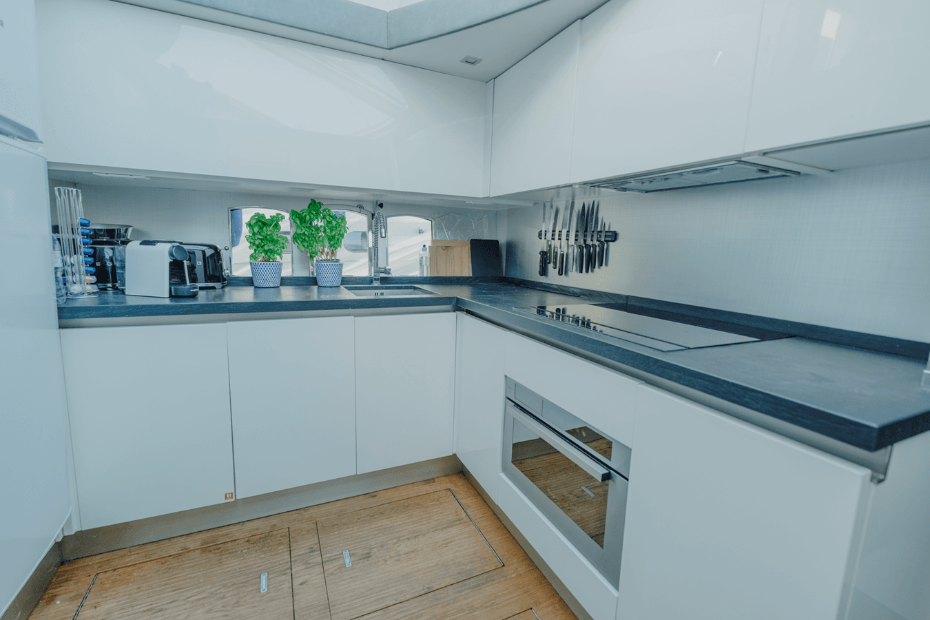 Купить яхту SCUDERIA - Absolute Yachts в Shestakov Yacht Sales