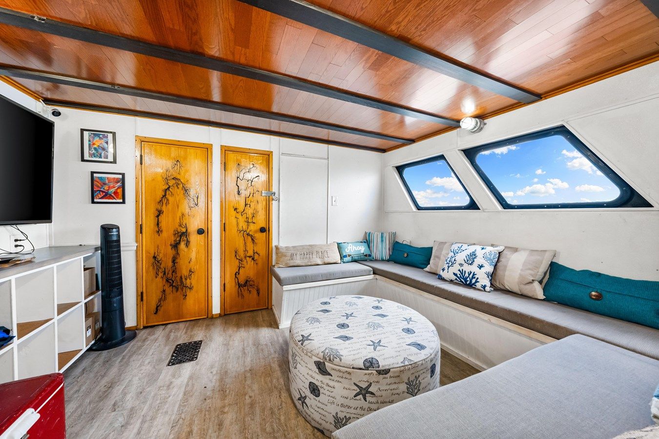 the best price on PELICAN - CUSTOM