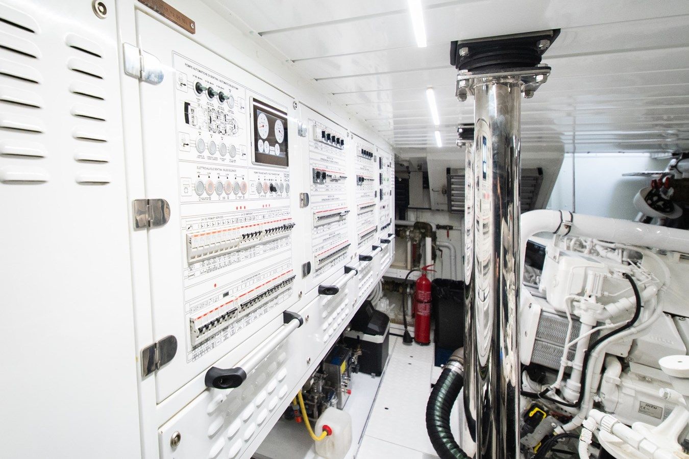 Buy a LE GYPSY 102 at Shestakov Yacht Sales