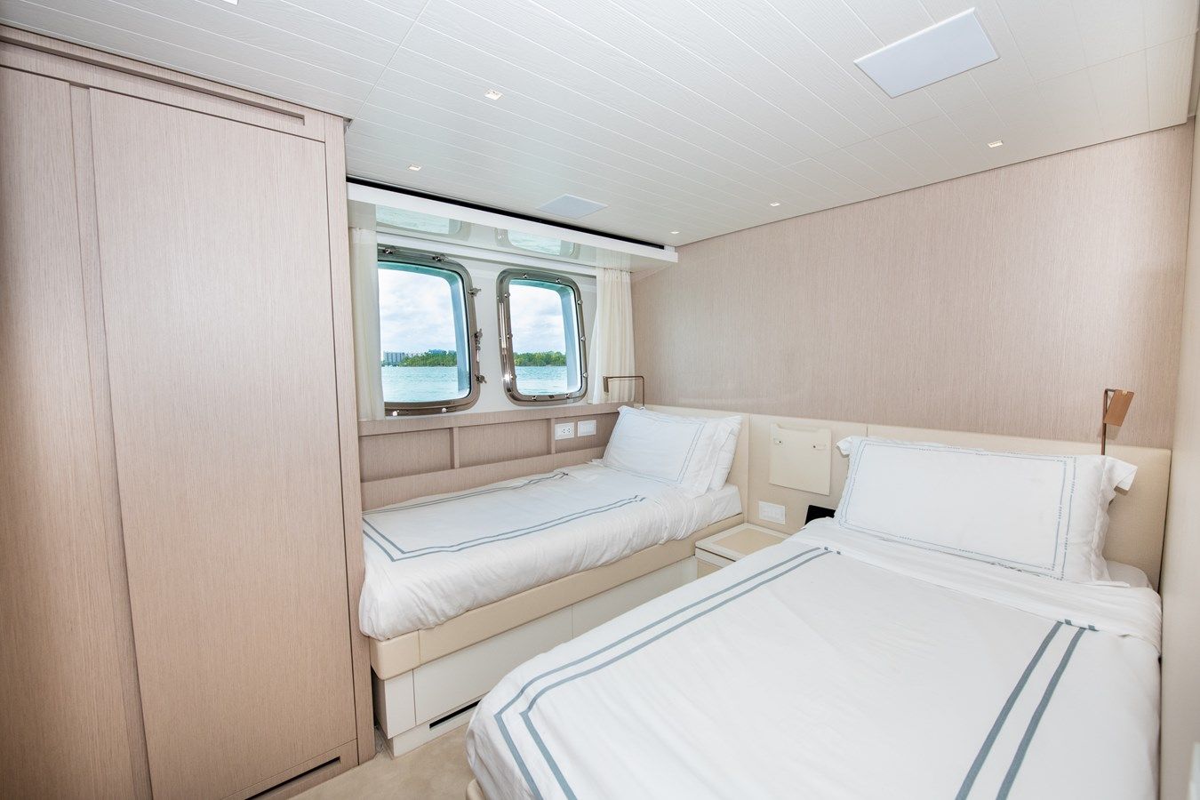 Лучшая цена на OUR ALEPH Sanlorenzo SL106A