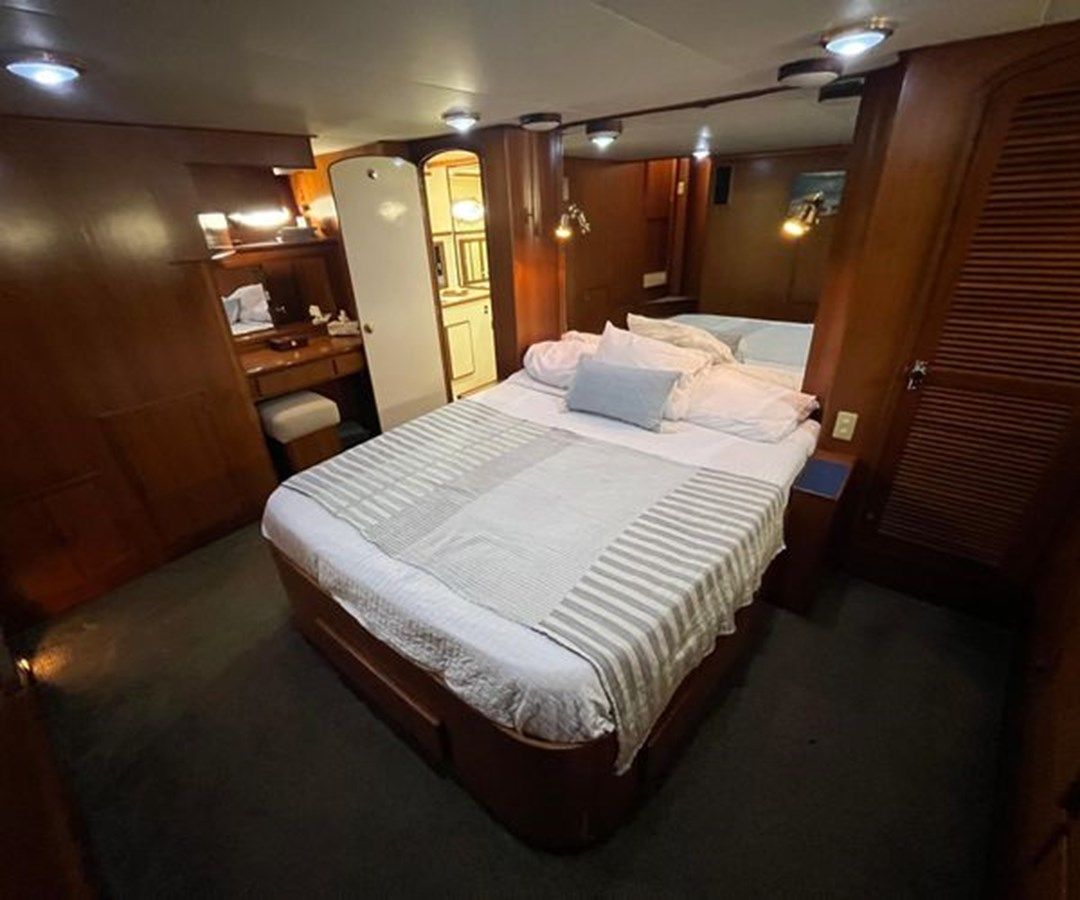 Купить 64 ft 1999 Mikelson Long-Range Luxury Sportfisher, Swells 1999