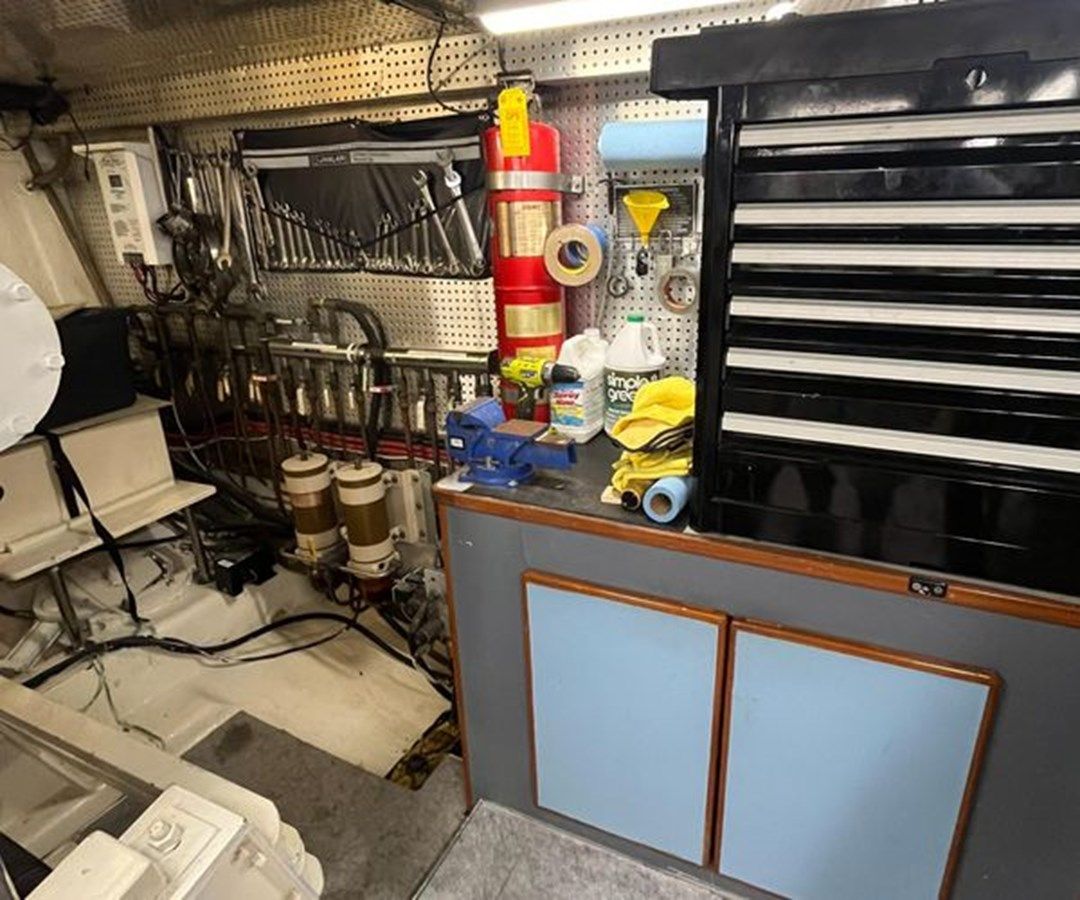 64 ft 1999 Mikelson Long-Range Luxury Sportfisher, Swells 64