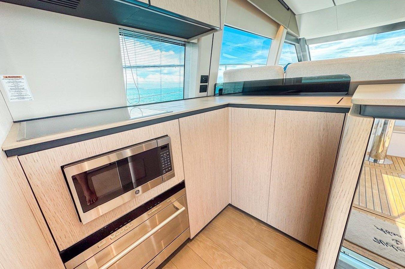 the best price on Macu - Ferretti Yachts