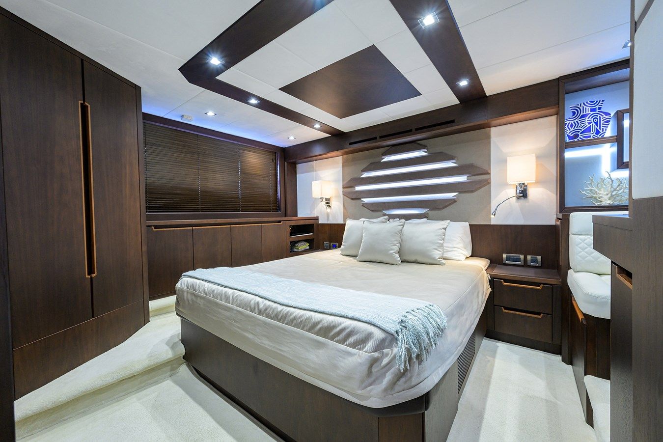 Купить яхту AT EASE 550 FLYBRIDGE в Shestakov Yacht Sales