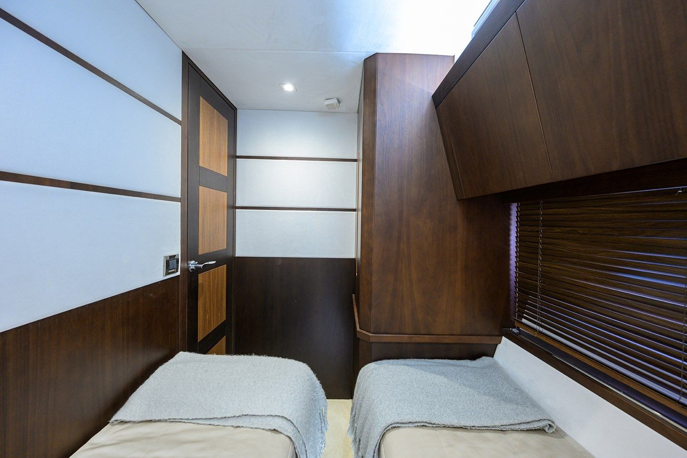 Купить яхту AT EASE - Galeon Yachts в Shestakov Yacht Sales