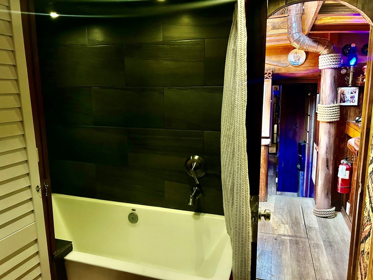 Devil's Gauntlet 80 Brigantine