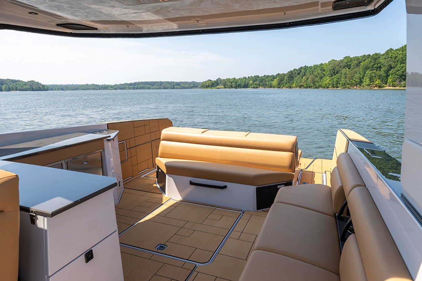 the best price on UNPLUGGED AV40