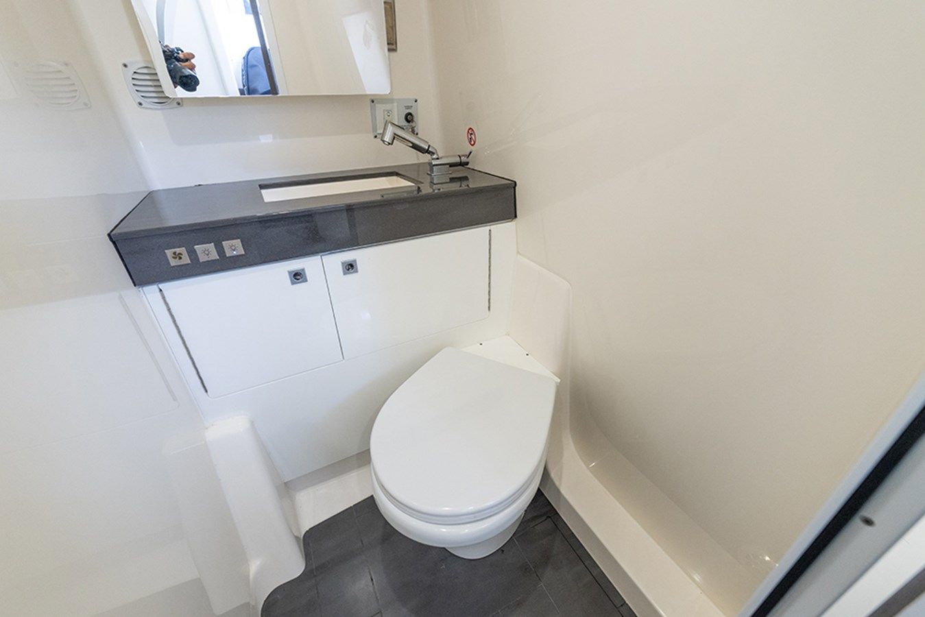 Buy a yacht UNPLUGGED 40