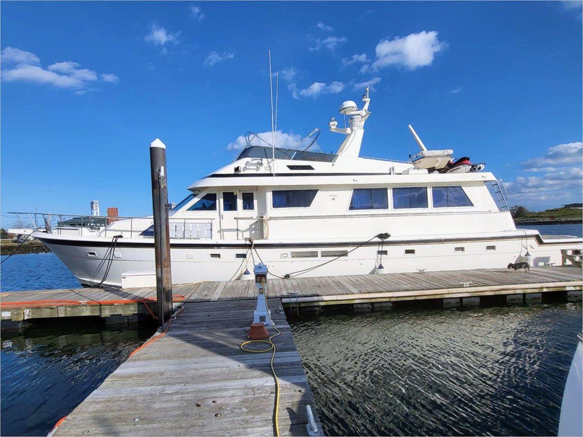 Buy a 74' Hatteras 1989 74 CPMY 74 at Shestakov Yacht Sales