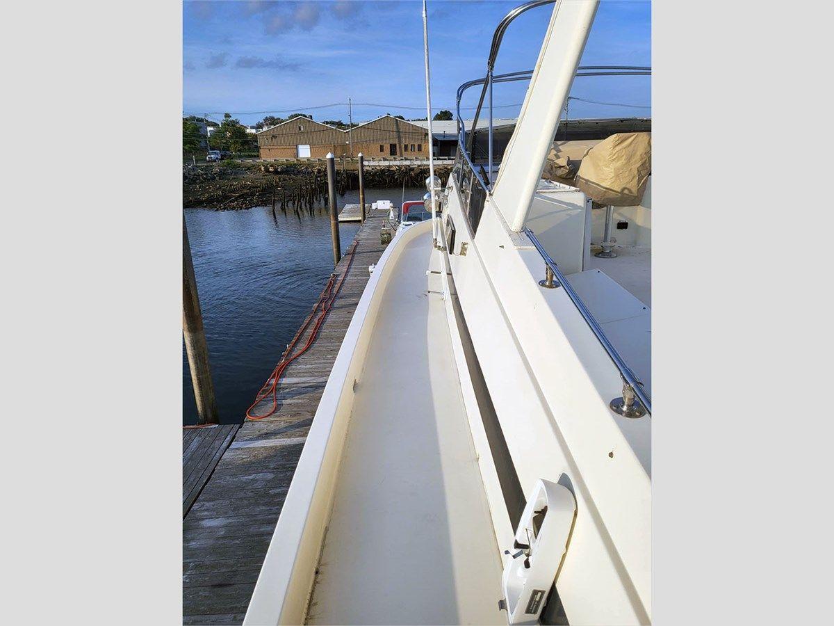 Buy a yacht 74' Hatteras 1989 74 CPMY 1989